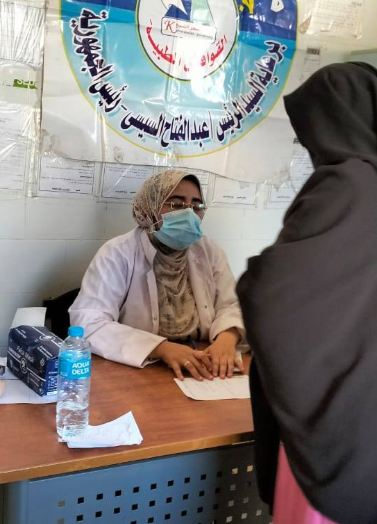 إجراء الكشف الطبي على سيدة