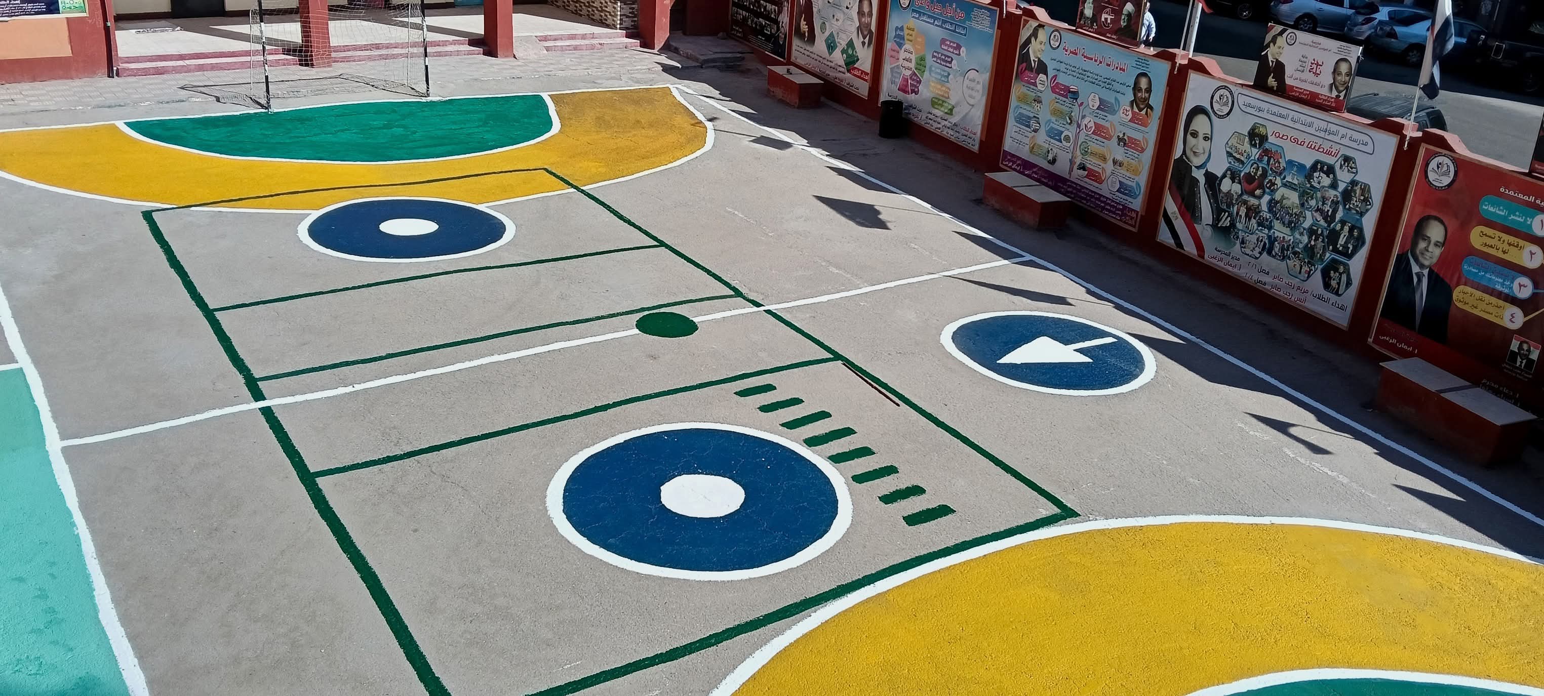 ملعب احدى المدارس
