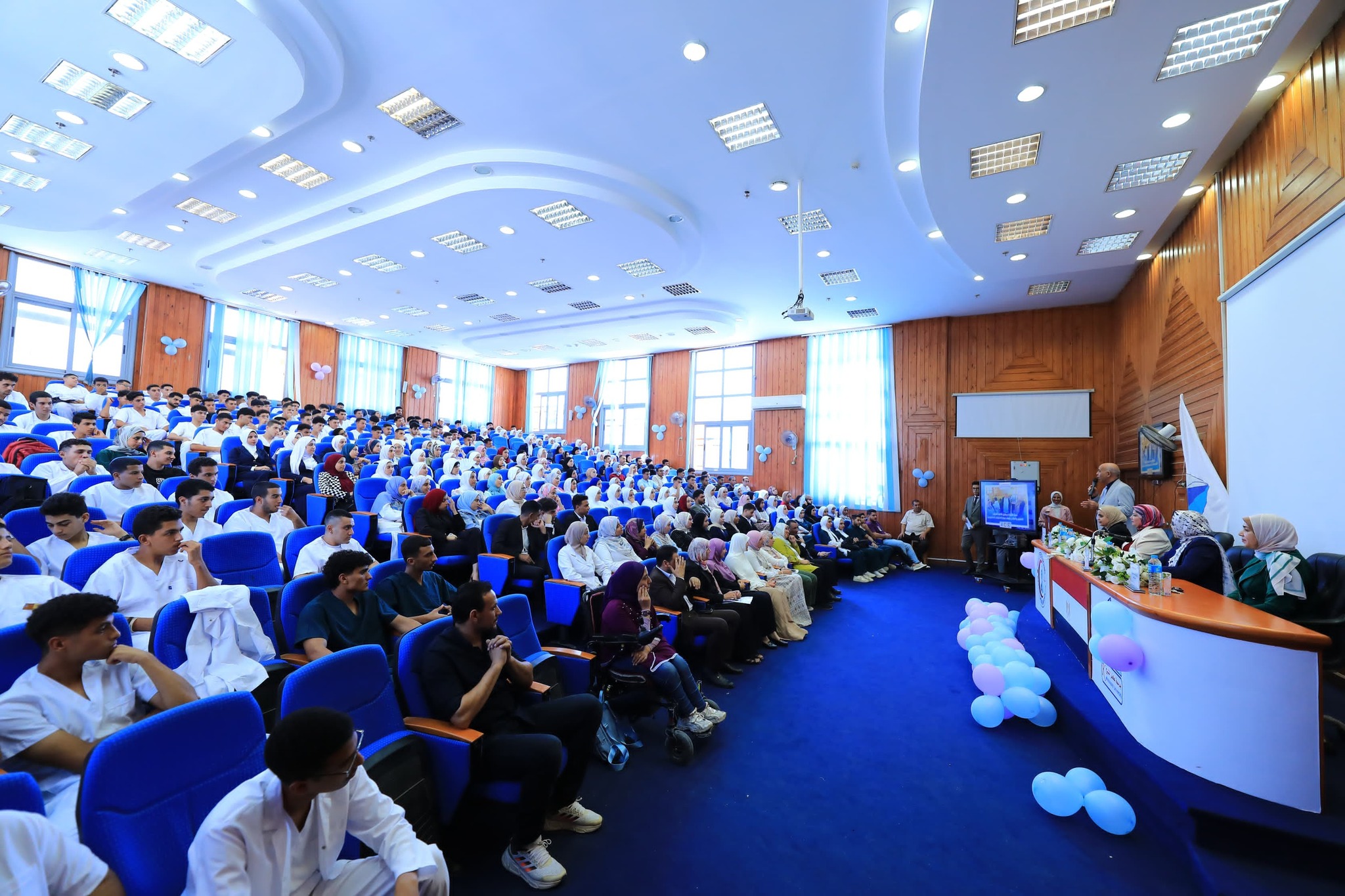 طلاب كلية التمريض الجدد