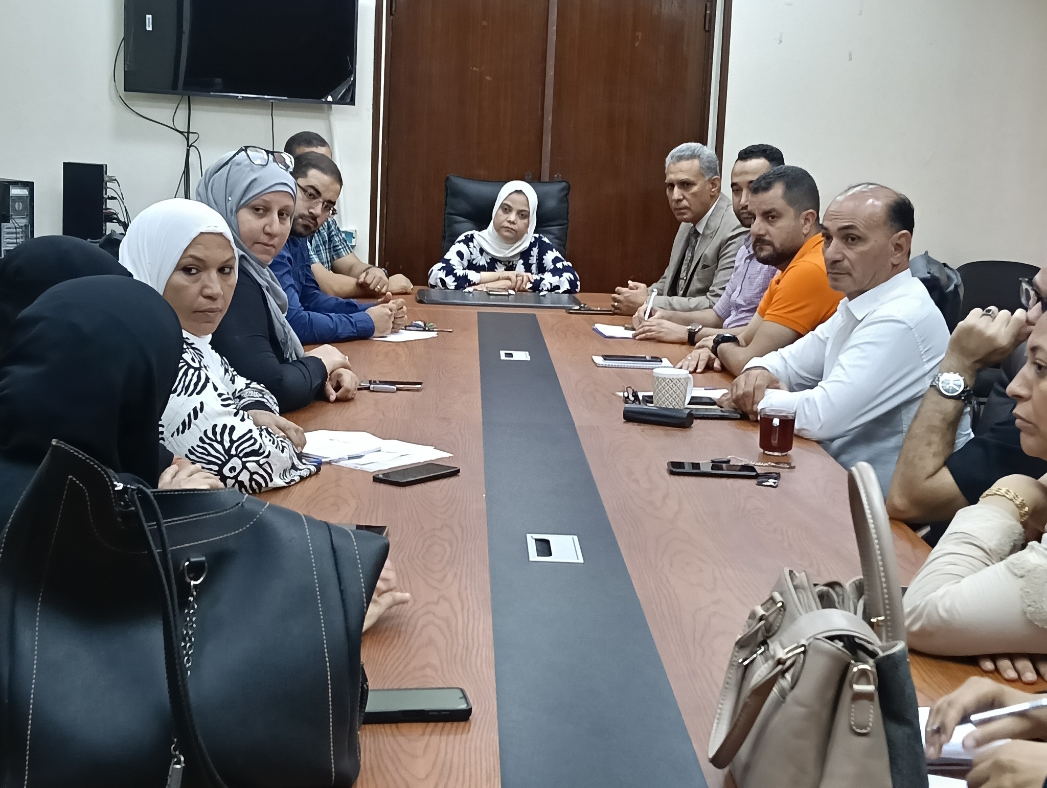 حانب من الاجتماع حانب من الاجتماع