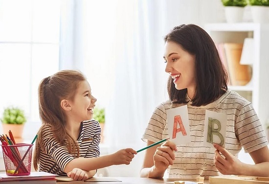 طرق لجعل الطفل يحب المادة الدراسية طرق لجعل الطفل يحب المادة الدراسية
