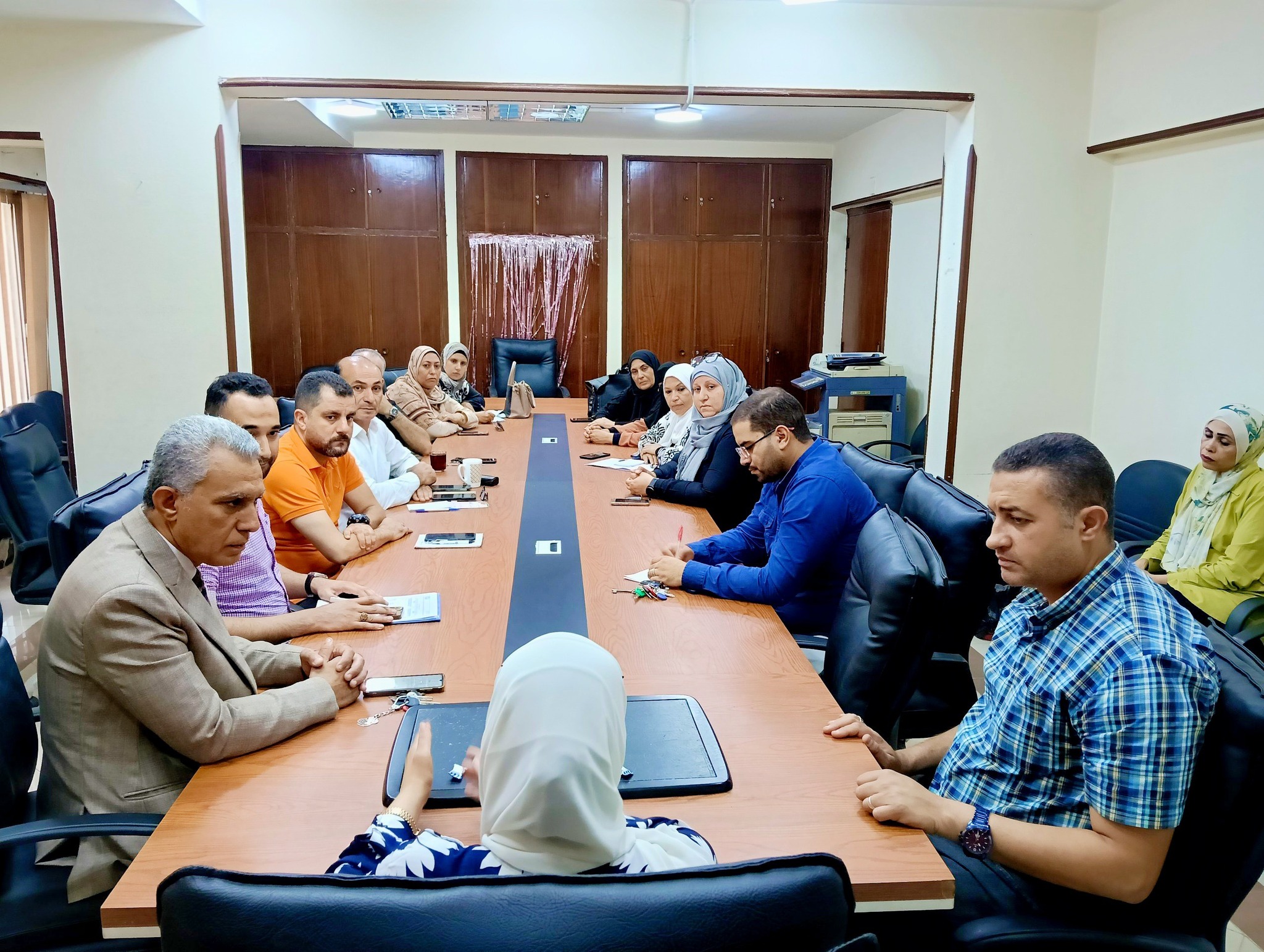 المشاركين بالاجتماع المشاركين بالاجتماع