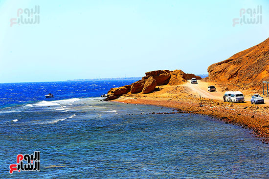 التقاء الجبال والصحراء بالبحر