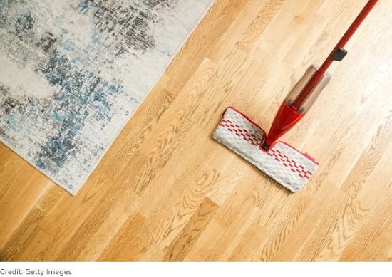 طرق تنظيف الأرضية الخشبية طرق تنظيف الأرضية الخشبية