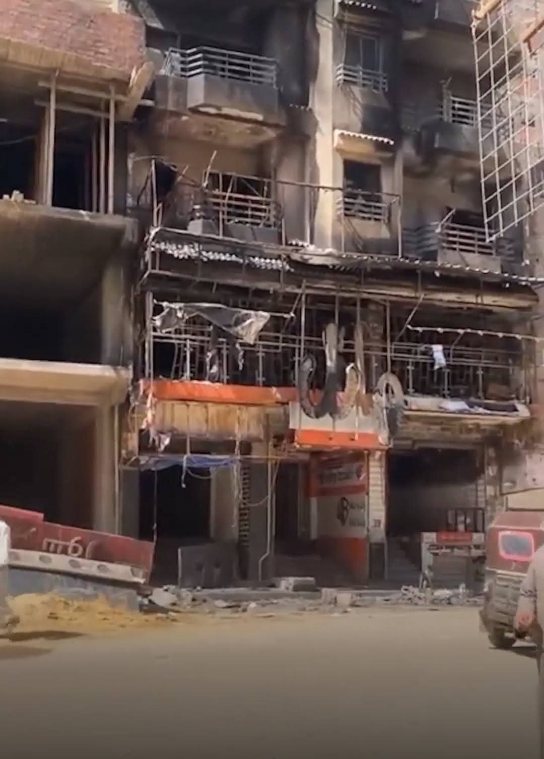 حريق عقار فيصل حريق عقار فيصل