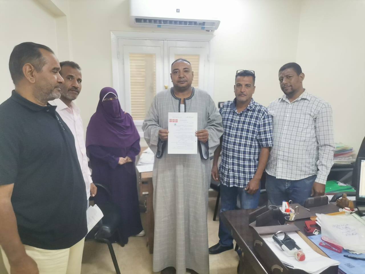 تسليم 15 من عقود الملكية النهائية لوحدات الاسكان الشعبي