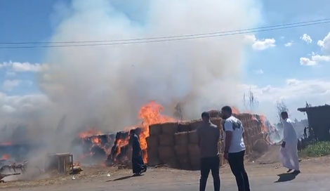 حريق في قش أرز بقرية بالكاراكات