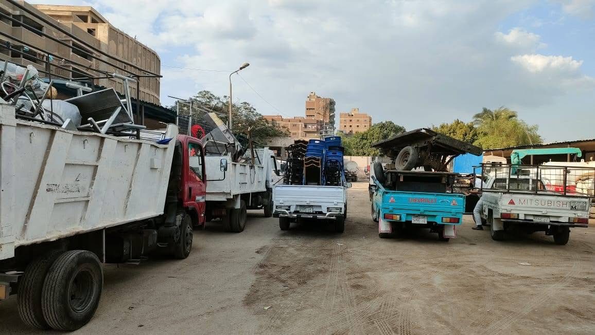 محافظة الجيزة تضبط تروسيكلات وعربات كارو لفرز وإلقاء المخلفات بالطريق