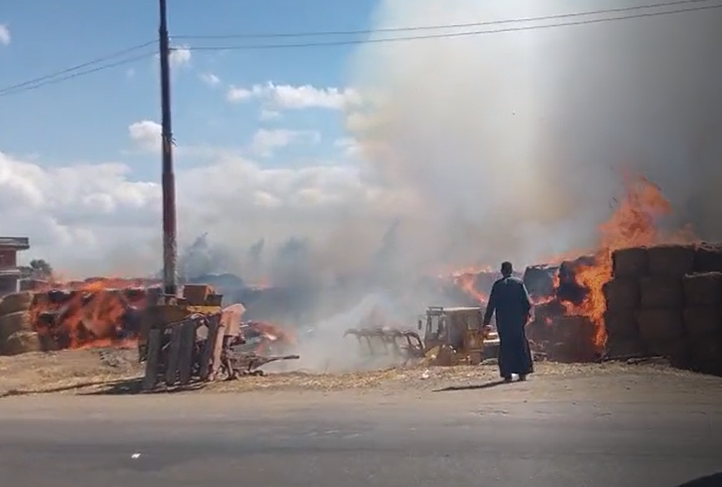 جانب من اثار الحريق