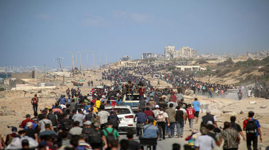 وسط فرحة عارمة، عاد الآلاف من أهالي قطاع غزة إلى مناطقهم السكنية وسط فرحة عارمة، عاد الآلاف من أهالي قطاع غزة إلى مناطقهم السكنية