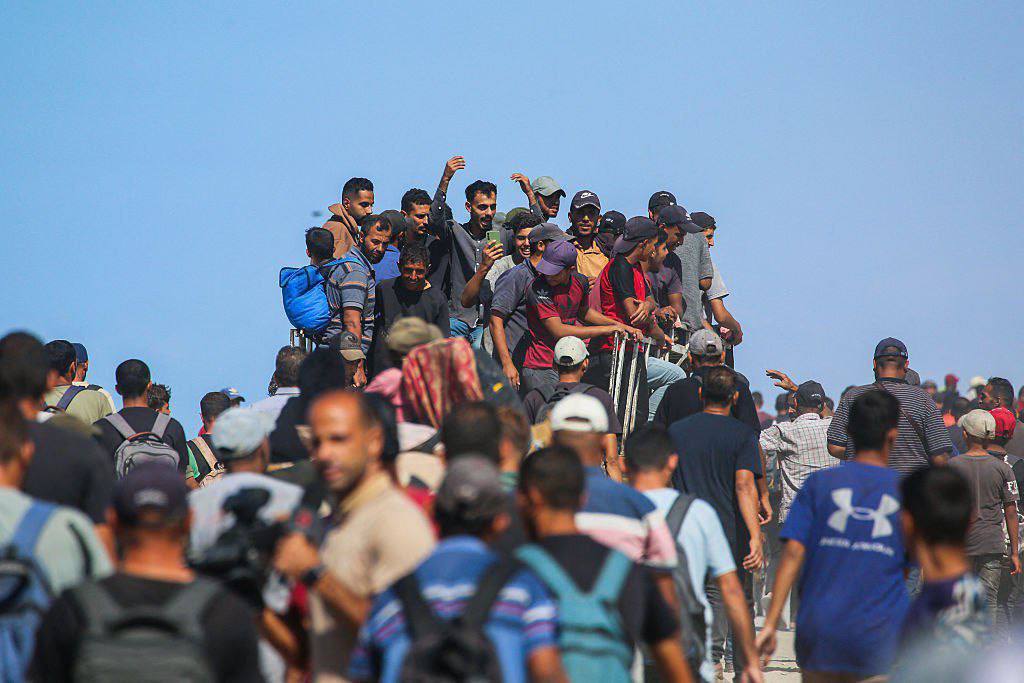 فرحة الفلسطينيين بالعودة لمنازلهم