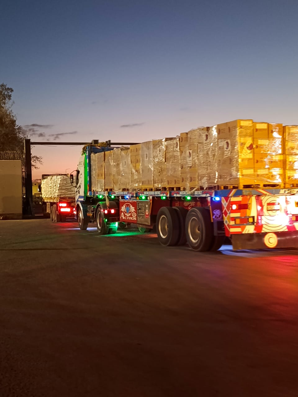 جانب من القافلة جانب من القافلة