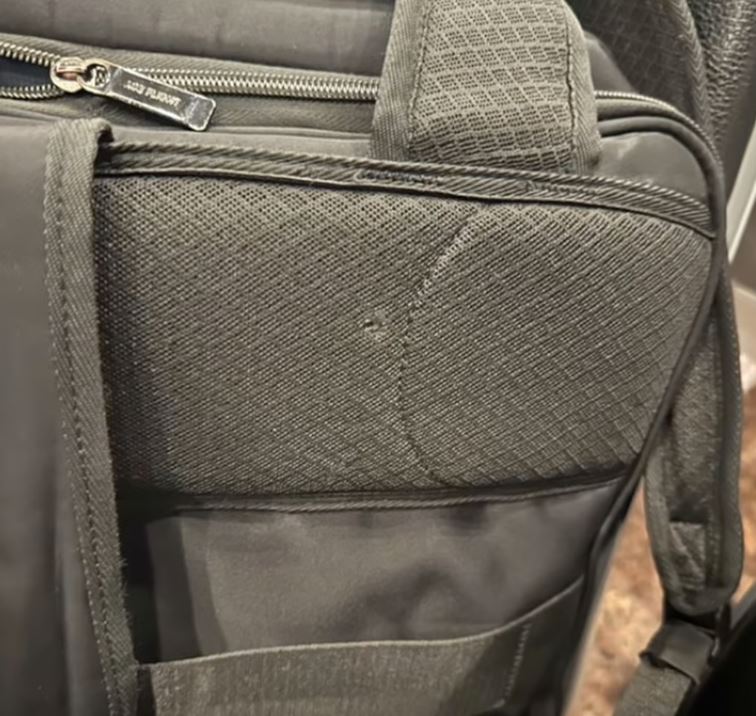 الرصاصة تخترق الحقيبة