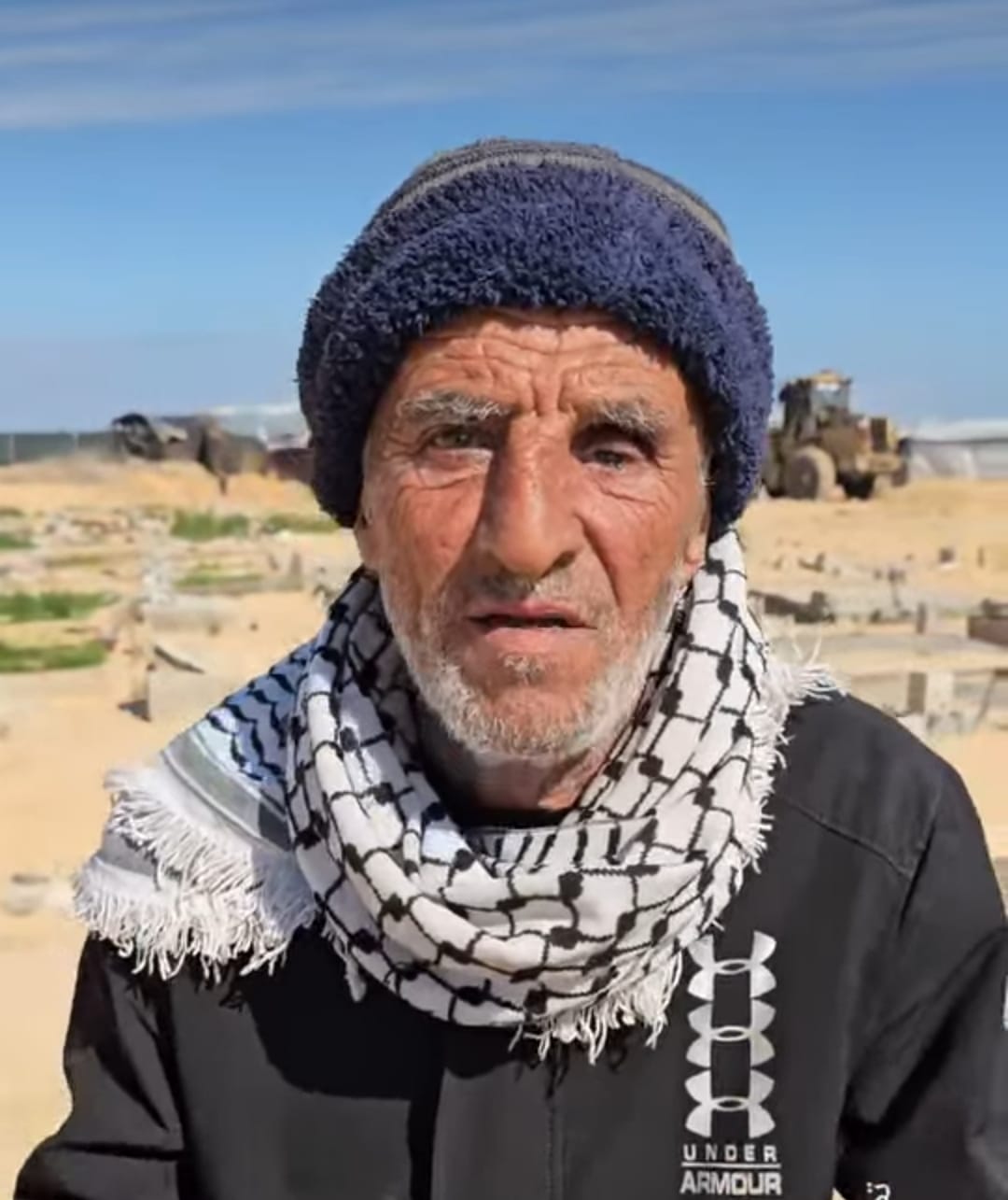 يوسف ابو حطب المشرف على المقبرة