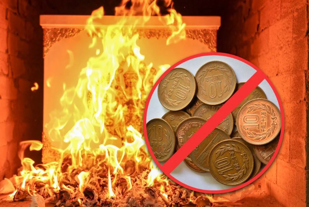 قرار بحظر وضع العملات المعندية مع الموتى