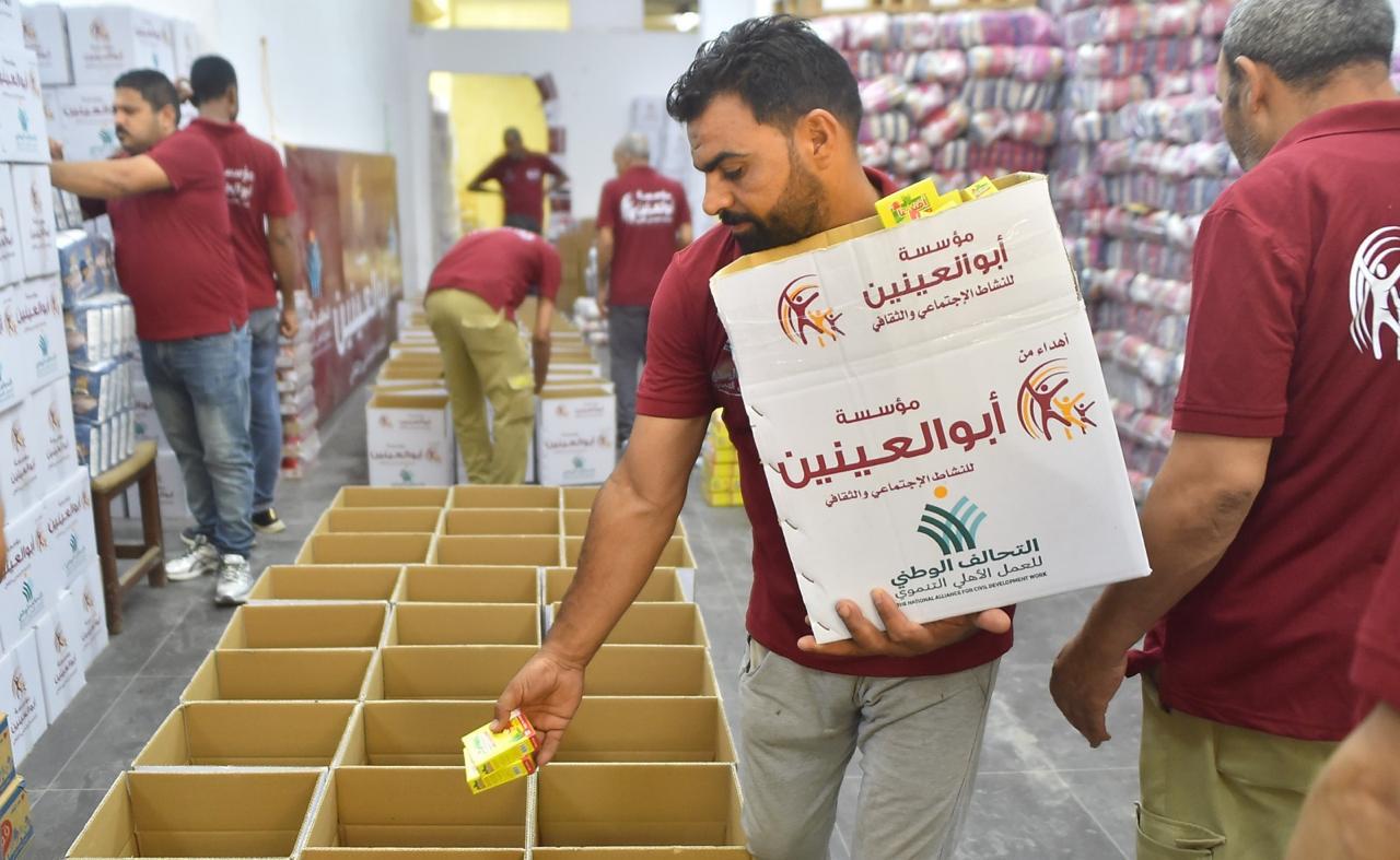 تجهيز قافلة مساعدات لغزة  (6)