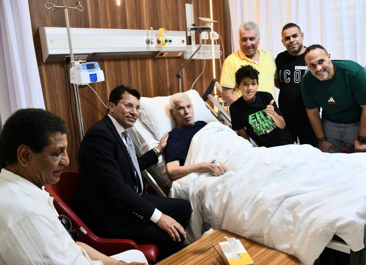 وزير الرياضة يزور حسن شحاتة