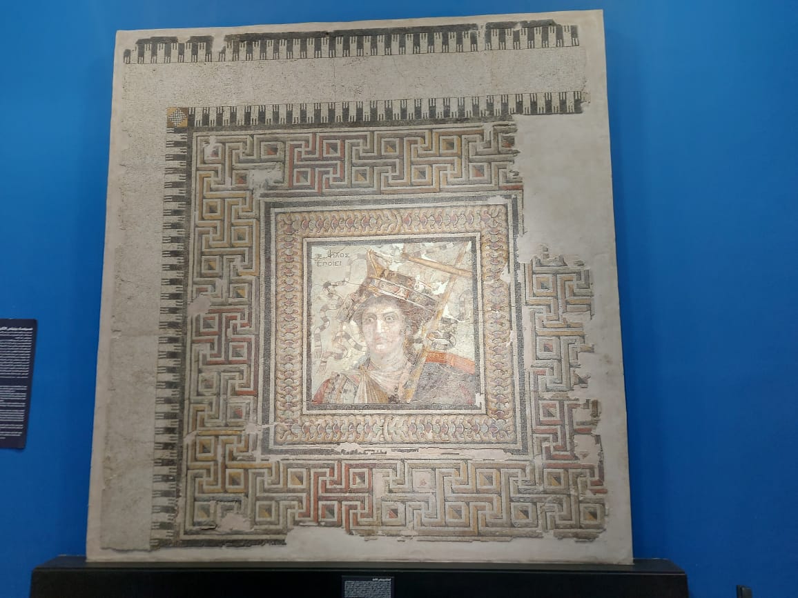 ملكة بطلميه جاحظة العنين ملكة بطلميه جاحظة العنين