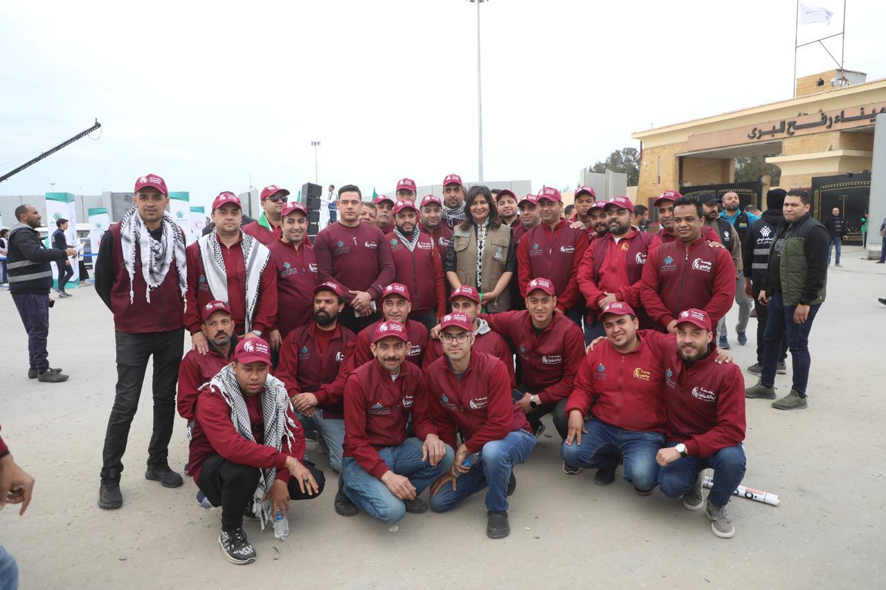 تجهيز قافلة مساعدات لغزة  (7)