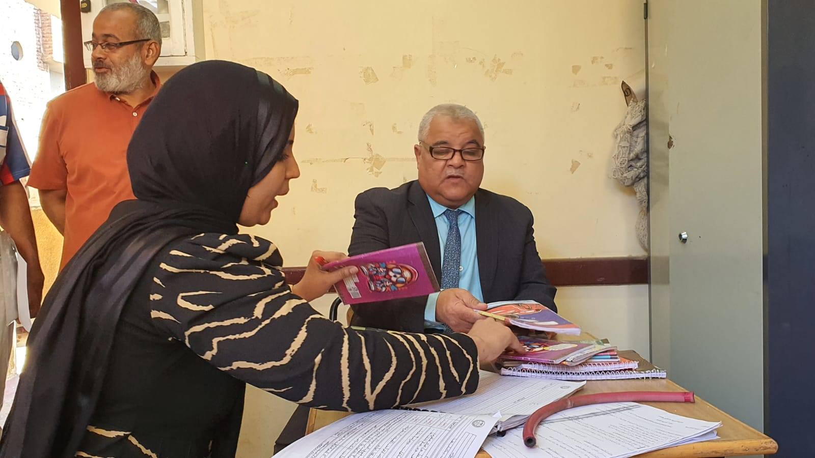 وكيل تعليم الأقصر يتفقد مدارس بإدارة الزينية وكيل تعليم الأقصر يتفقد مدارس بإدارة الزينية