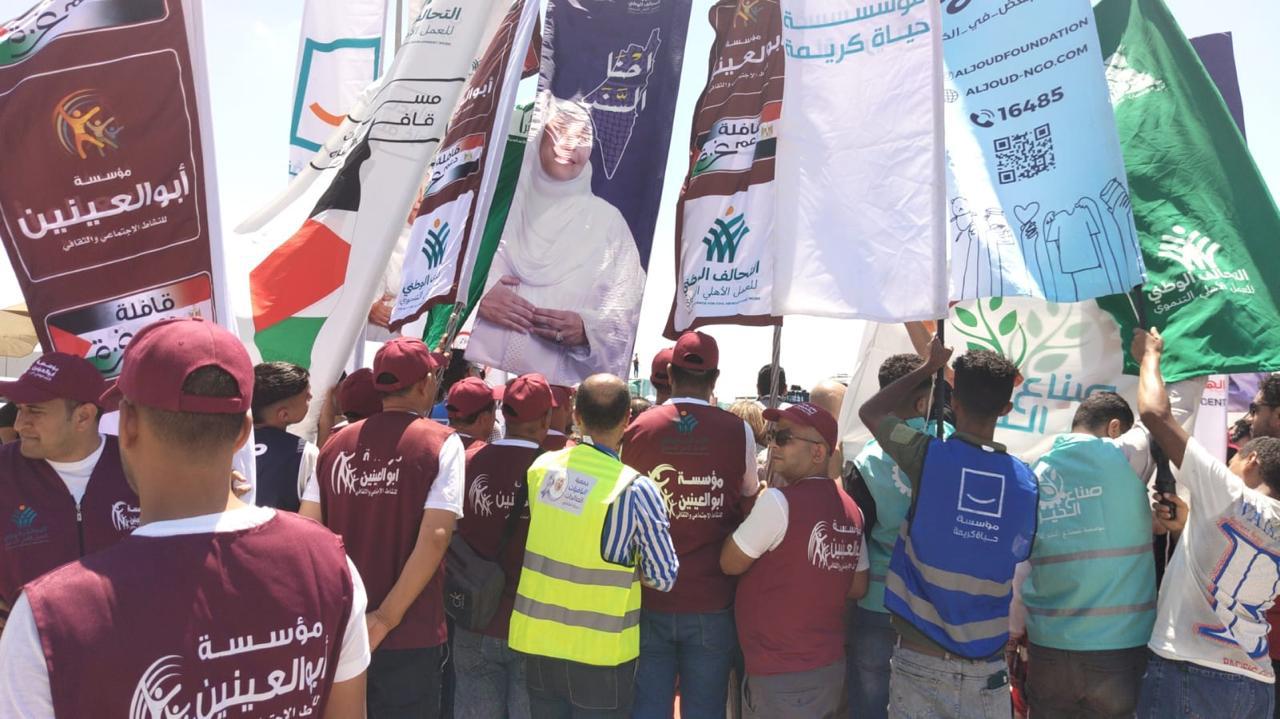 تجهيز قافلة مساعدات لغزة  (2)