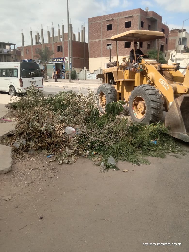 رفع المخلفات من شوارع مدينة العاشر من رمضان (5)