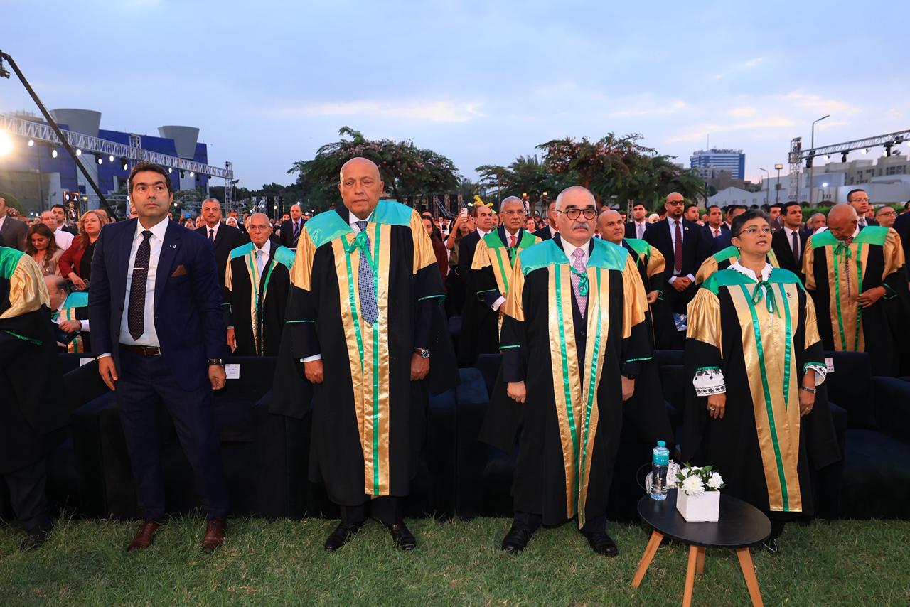 تخرج دفعة جديدة من كلية حقوق عين شمس (4)