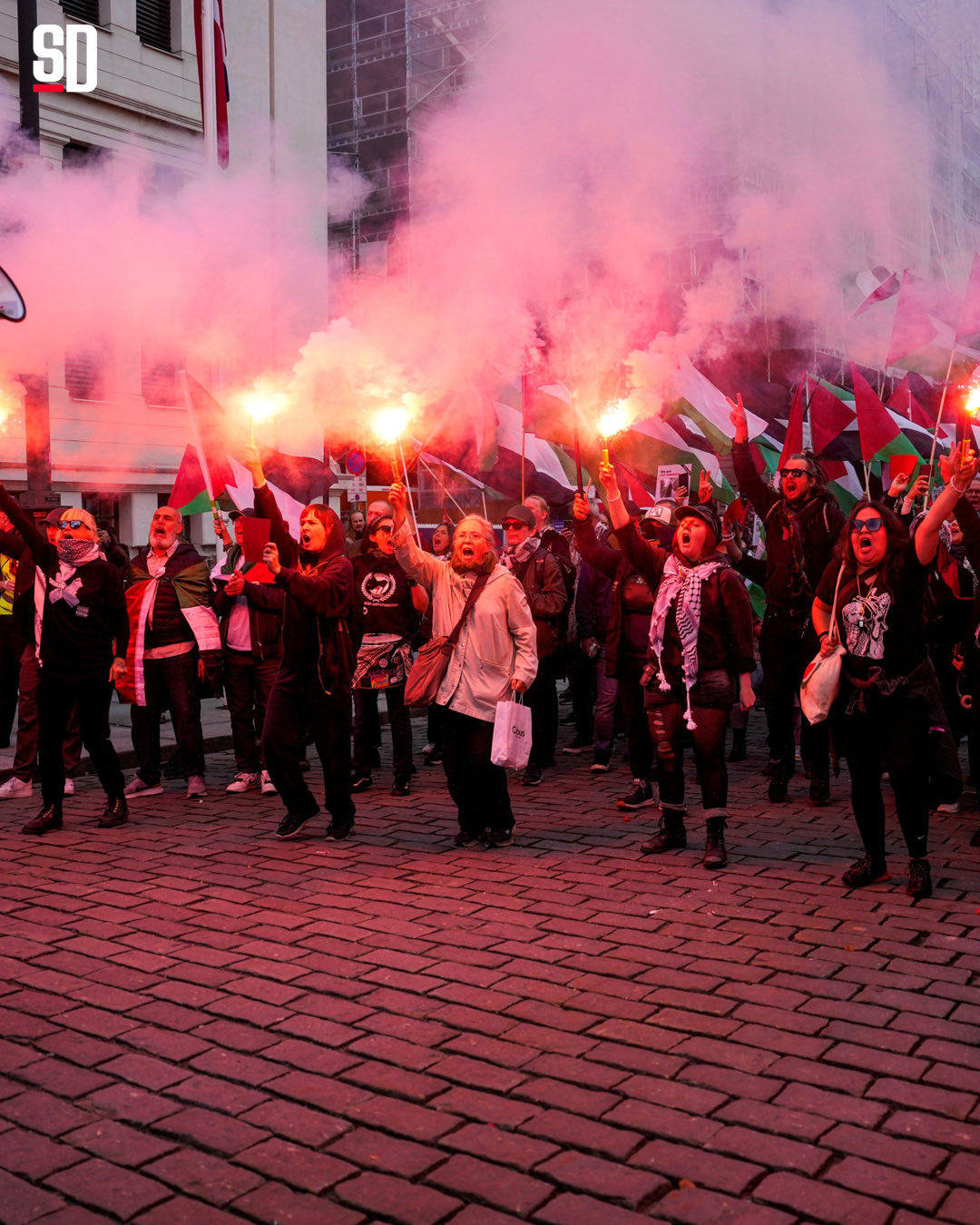 النرويج قبل انطلاق اللقاء النرويج قبل انطلاق اللقاء