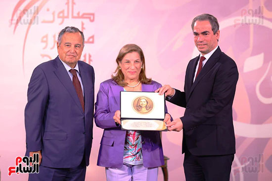 تكريم الأستاذة هالة الحديدى (3)