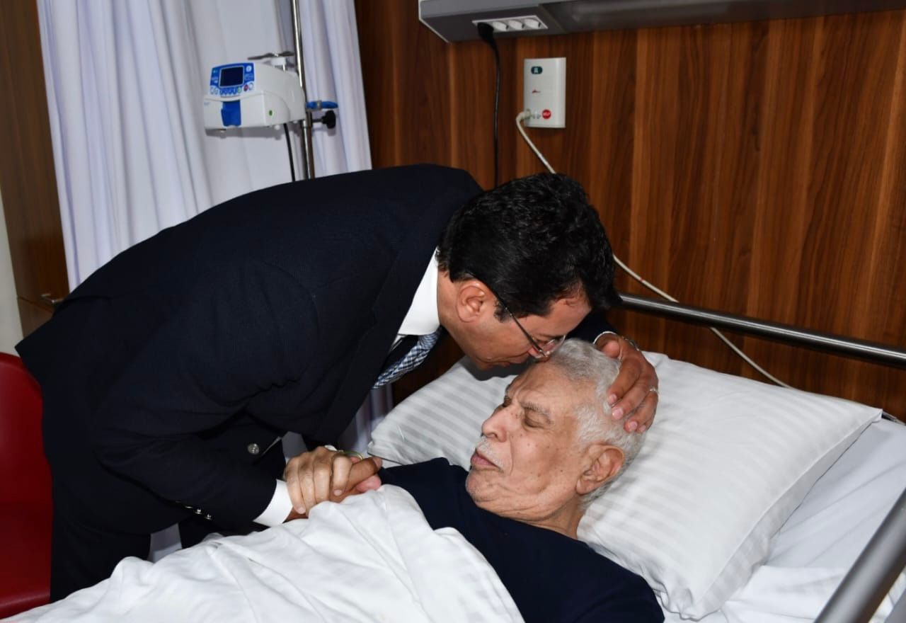 وزير الرياضة الدكتور اشرف صبحي  يزور حسن شحاتة