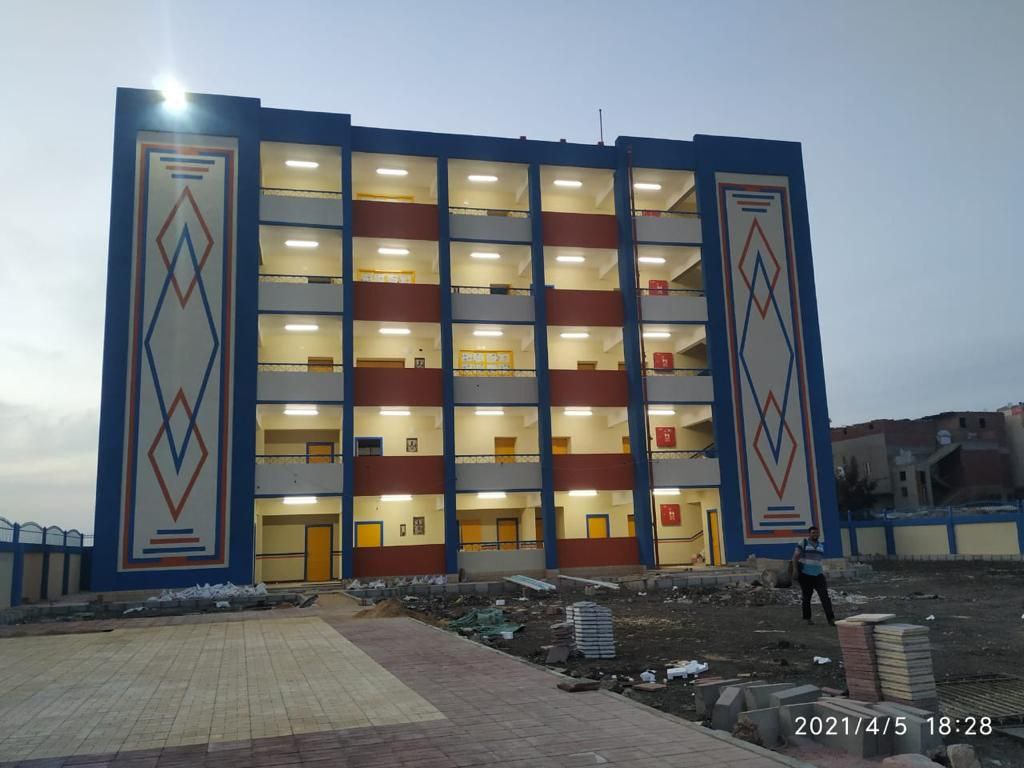 انشاء العديد من المدارس