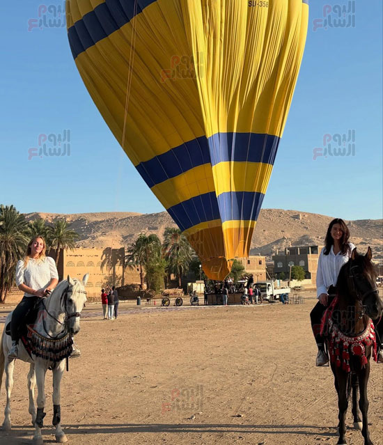 جانب-من-رحلات-سفارى-الخيول-بين-البالون-الطائر جانب-من-رحلات-سفارى-الخيول-بين-البالون-الطائر