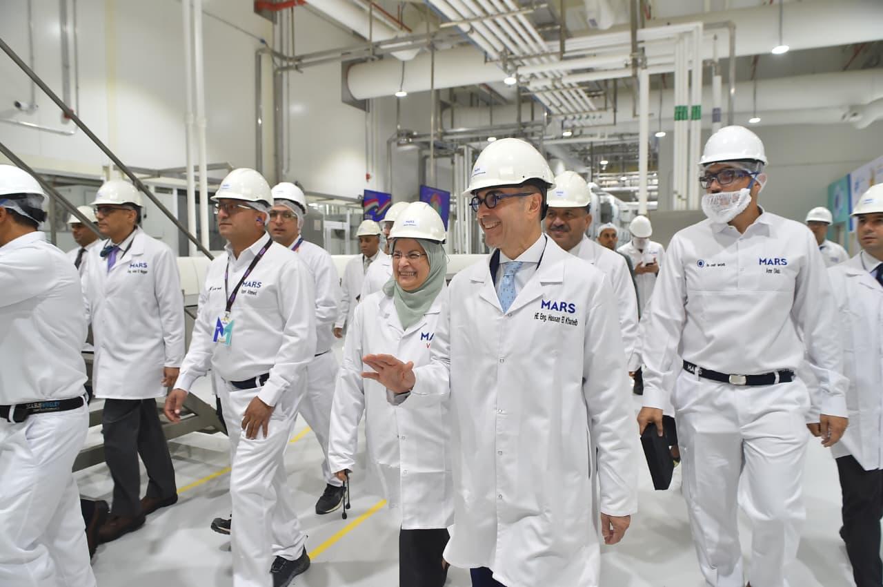 وزير الاستثمار يشهد تدشين خطوط الإنتاج الجديدة لشركة مارس بالسادس من أكتوبر (4)