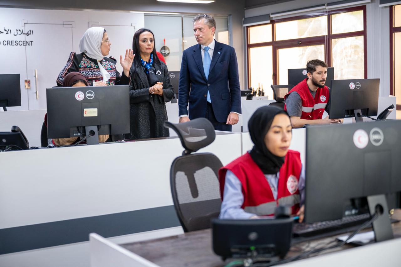 واستعرضت وزيرة التضامن الاجتماعي نائبة رئيس الهلال الأحمر المصري الجهود الإنسانية والإغاثية التي قام بها الهلال الأحمر المصري (5)