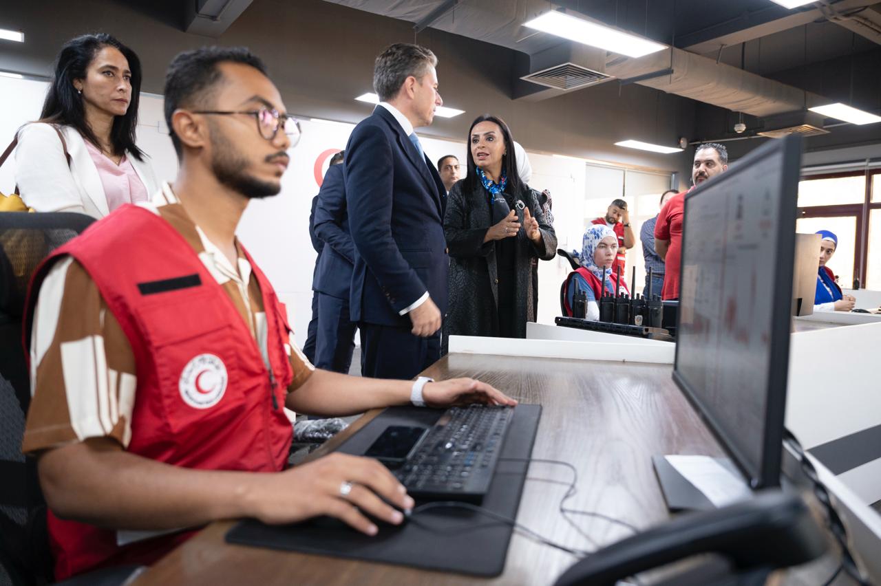 واستعرضت وزيرة التضامن الاجتماعي نائبة رئيس الهلال الأحمر المصري الجهود الإنسانية والإغاثية التي قام بها الهلال الأحمر المصري (6)