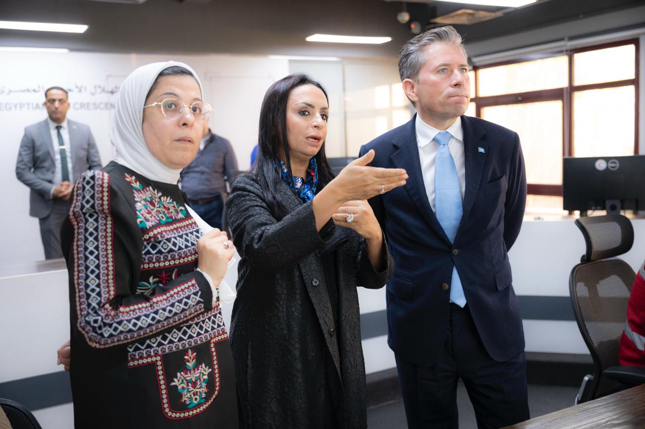 الدكتورة مايا مرسي وزيرة التضامن الاجتماعي نائبة رئيس الهلال الأحمر المصري توم فليتشر وكيل الأمين العام للأمم المتحدة للشئون الإنسانية الدكتورة مايا مرسي وزيرة التضامن الاجتماعي نائبة رئيس الهلال الأحمر المصري توم فليتشر وكيل الأمين العام للأمم المتحدة للشئون الإنسانية