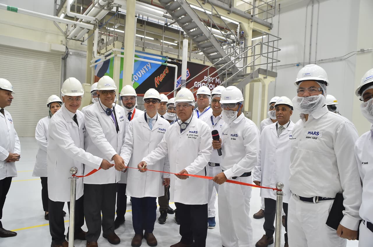 وزير الاستثمار يشهد تدشين خطوط الإنتاج الجديدة لشركة مارس بالسادس من أكتوبر (1)
