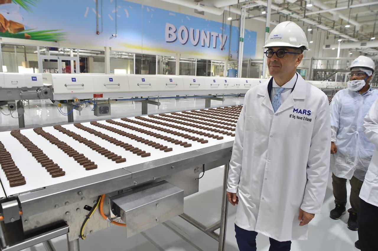 وزير الاستثمار يشهد تدشين خطوط الإنتاج الجديدة لشركة مارس بالسادس من أكتوبر (3)