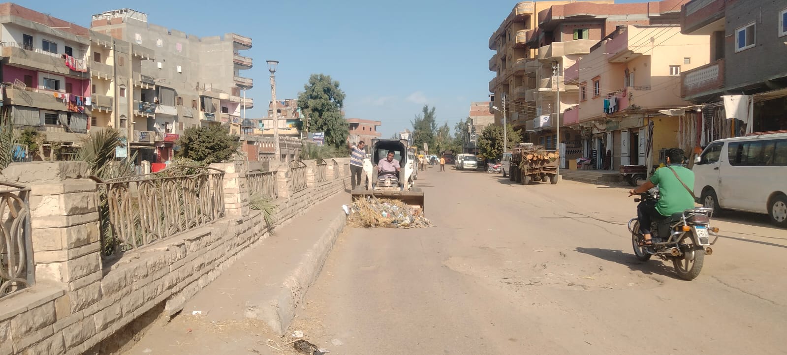 رفع المخلفات من الشوارع بالقرى بكفر الشيخ رفع المخلفات من الشوارع بالقرى بكفر الشيخ