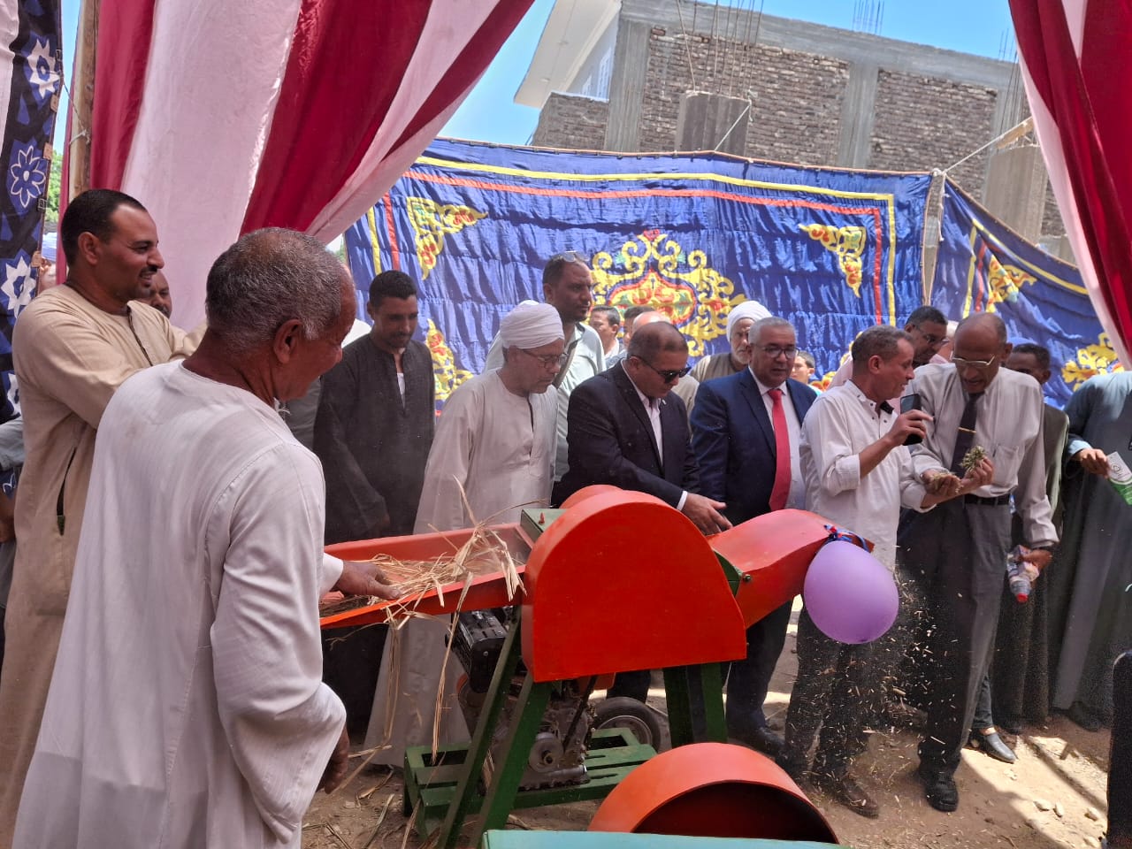 تسليم 15 ماكينة فرم وتقطيع مخلفات سفير قصب السكر للمزارعين بأرمنت تسليم 15 ماكينة فرم وتقطيع مخلفات سفير قصب السكر للمزارعين بأرمنت