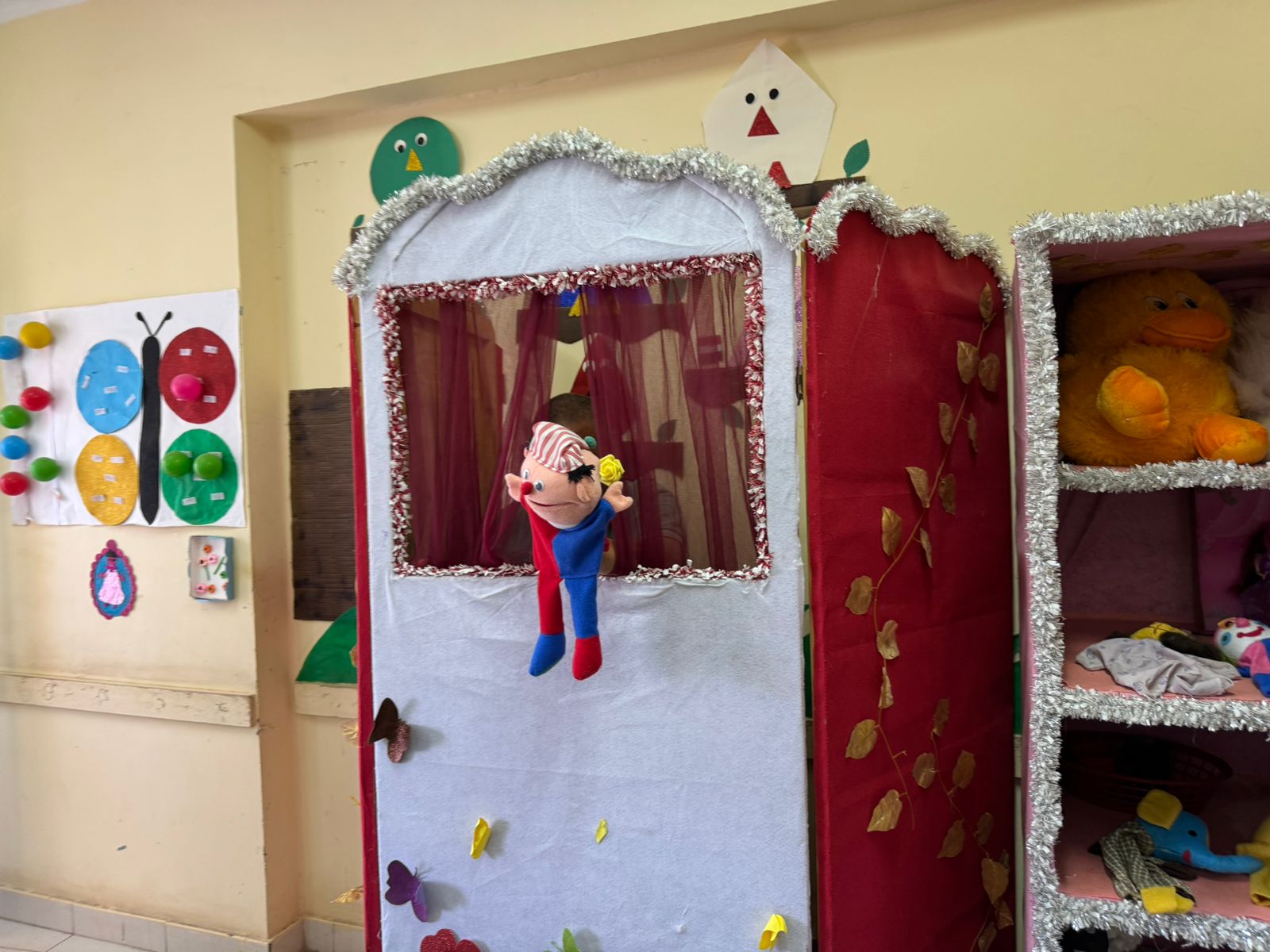 جانب من الجلسات بمجمع المرج