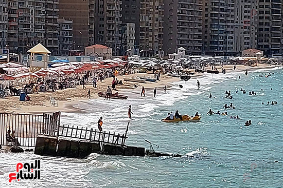 اقبال-رغم-الخريف