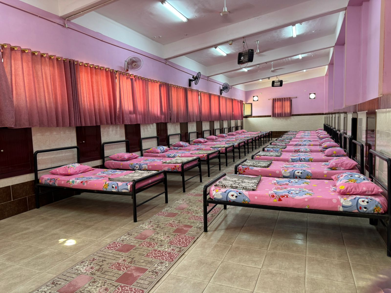 الغرف داخل مجمع المرج لكبار السن