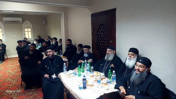 اجتماع مجمع كهنة شرق السكة الحديد