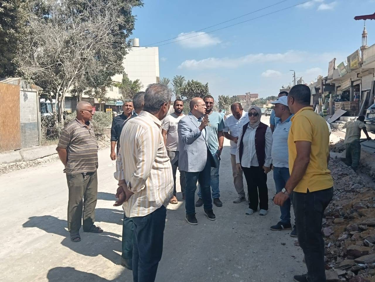 نائب محافظ الجيزة يتفقد مشروعات الرصف بمنشأة القناطر 