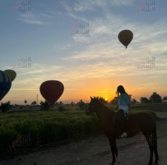 الأجانب-على-متن-الخيول-لحظات-تحليق-رحلات-البالون-الطائر الأجانب-على-متن-الخيول-لحظات-تحليق-رحلات-البالون-الطائر