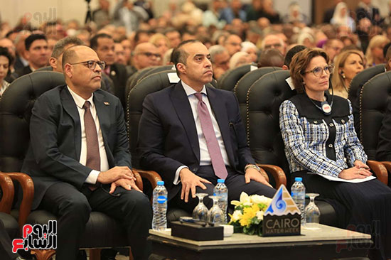 وزير الشئون النيابية ووزير العمل خلال فعاليات اسبوع القاهرة للمياه