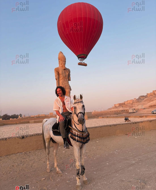 جانب-من-رحلات-سفارى-الخيول-بين-البالون-الطائر-بالأقصر جانب-من-رحلات-سفارى-الخيول-بين-البالون-الطائر-بالأقصر