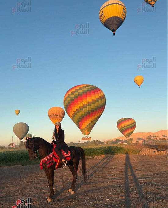 رحلات-الخيل-وسط-البالون-الطائر-متعة-مبهجة-لسياح-العالم رحلات-الخيل-وسط-البالون-الطائر-متعة-مبهجة-لسياح-العالم