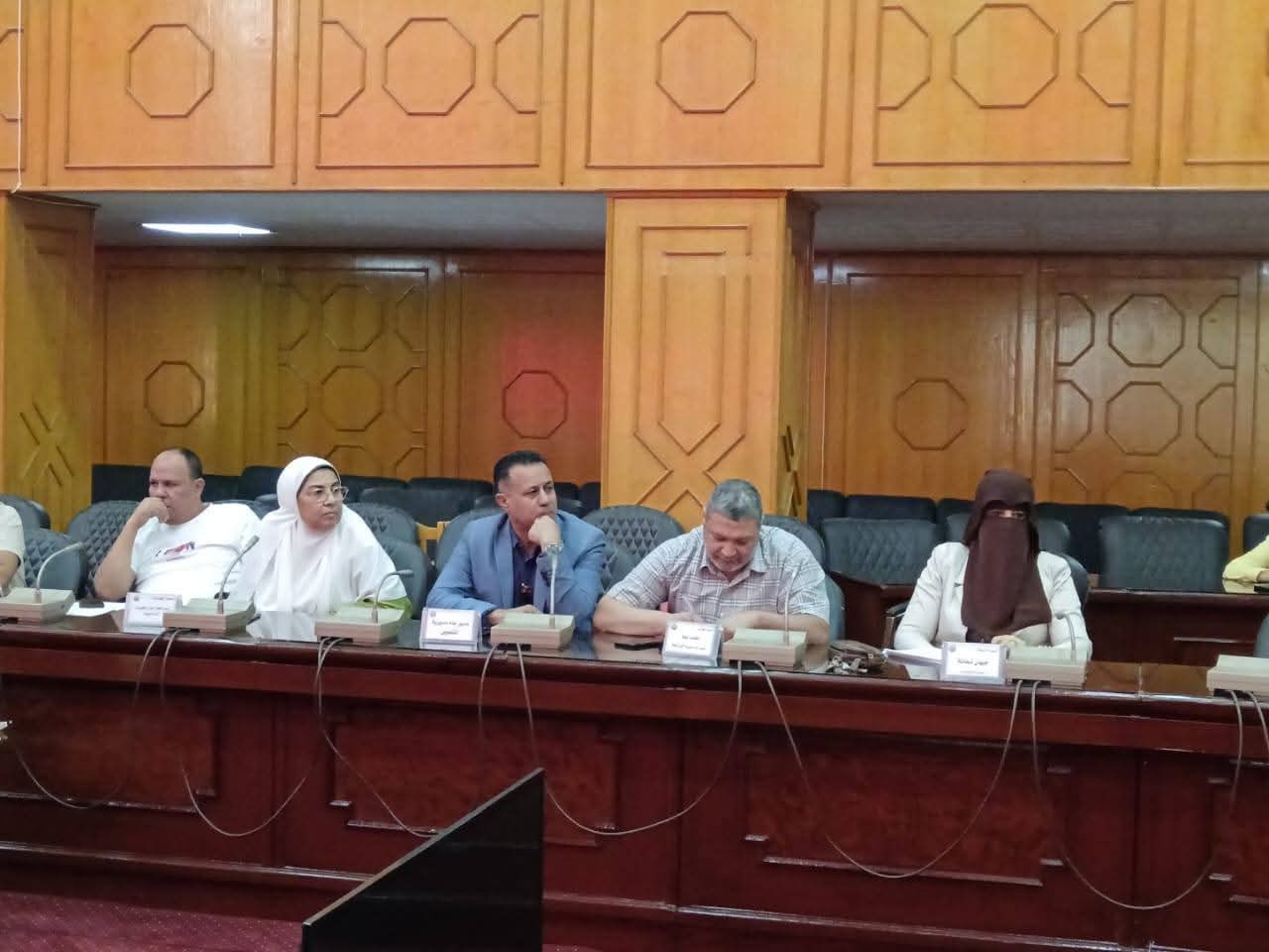 جانب من الاجتماع والحضور (2)